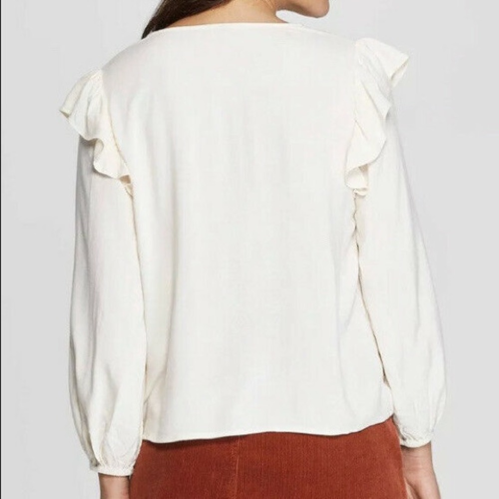 Universal Thread Cream Ruffle Detail Button Front - Picture 6 of 6